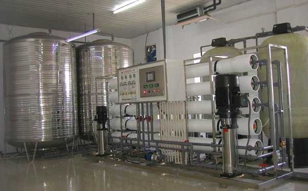 ��η������B͸ˮ̎��ϵ�y�Ĺ��φ��}�����D�ģ�